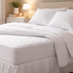 lit-draps-eclairage-chambre-ordonee